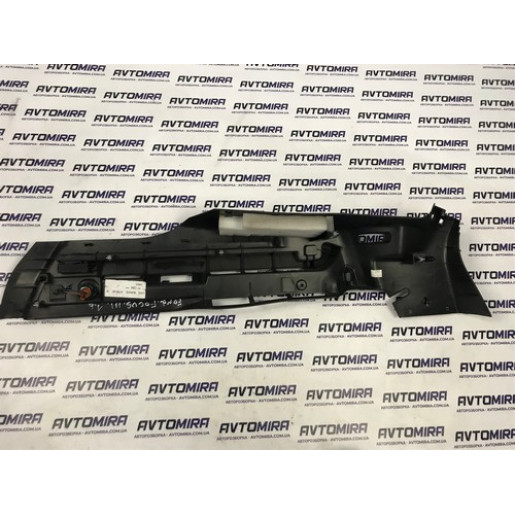 Направляющая шторки багажника правая Ford Focus 3 Wagon 2011-2017 BM51N46808A